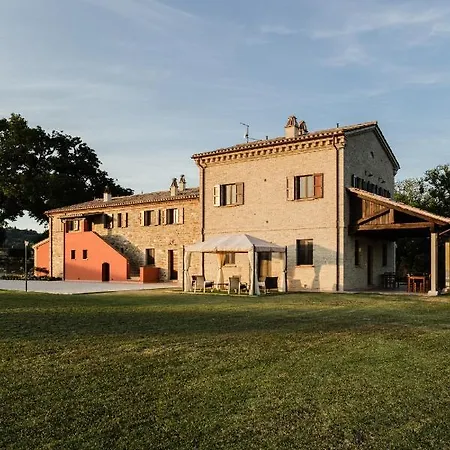مزرعة للإقامة Agriturismo Casale San Lorenzo *